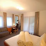 Ferienresidenz Soliva فندق Compatsch
